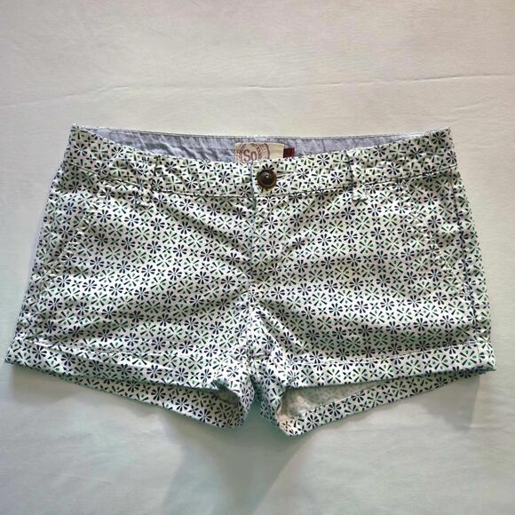 SO Heritage Women 7 Moroccan Print White Navy Green Cuffed Chino Short Shorts - Picture 1 of 7